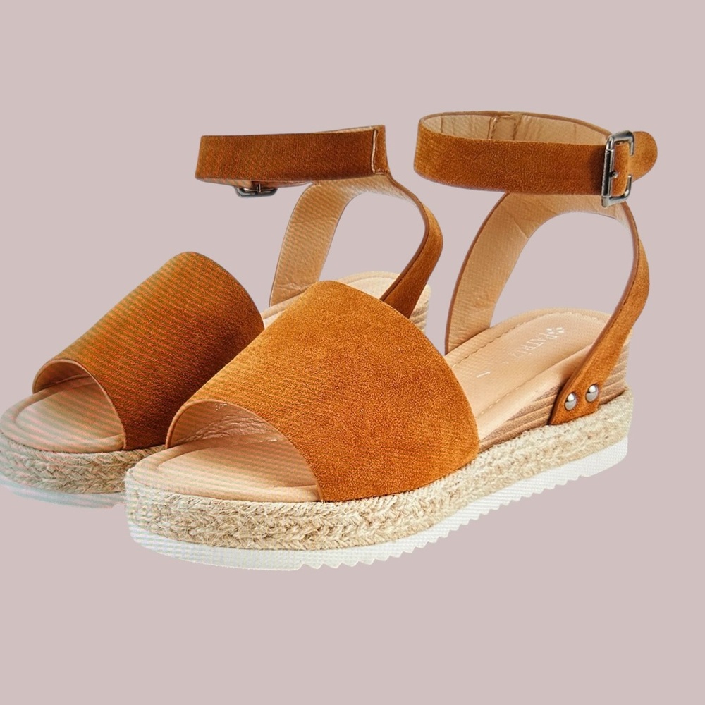 PATRIZIA Open Toe Summer Sandal. Size: 8 Med. Soft microsuede upper. $20.